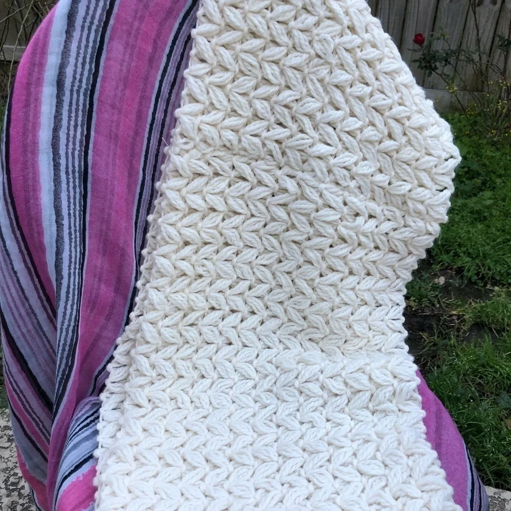 American Eagle Outfitters Infinity Scarf 🦅